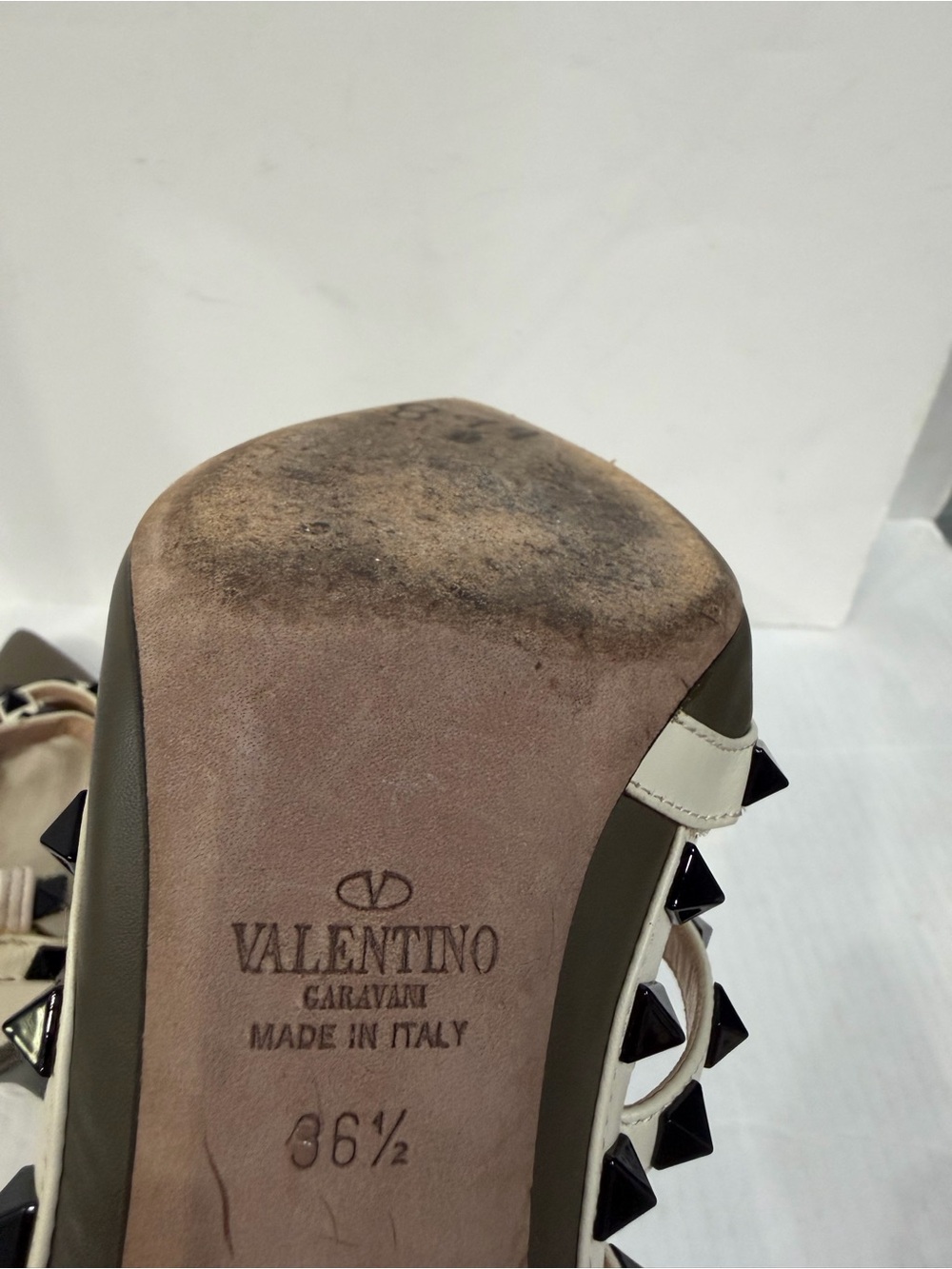 Valentino Garavani Olive Pointed-Toe T-Strap Rockstud Flats with Ivory Trim 6.5 - Picture 7 of 8